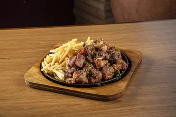 Frango a Passarinho com Fritas
